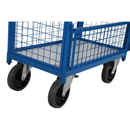 Robusten in močan voziček z vrati