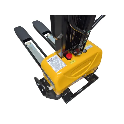 Samonakladalni viličar CDD-I 700 kg